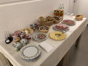 Comida y bebida