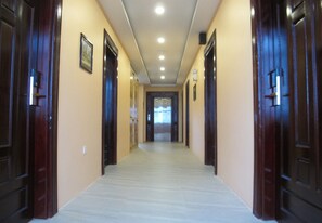 Hallway - Shwe Pe Ti Hotel (Mandalay)