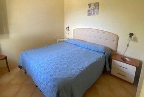 1 bedroom, bed sheets