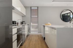 Full-sized fridge, microwave, oven, stovetop - Best of Both (Cape Town)