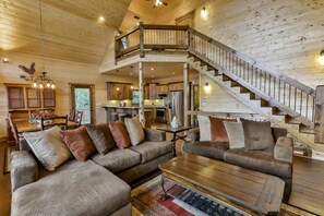 平板电视、壁炉、DVD 播放器、乒乓球