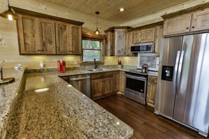 Fridge, oven, stovetop, dishwasher