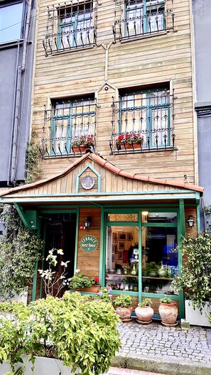 Front of property - Terrace Guesthouse (Istanbul)