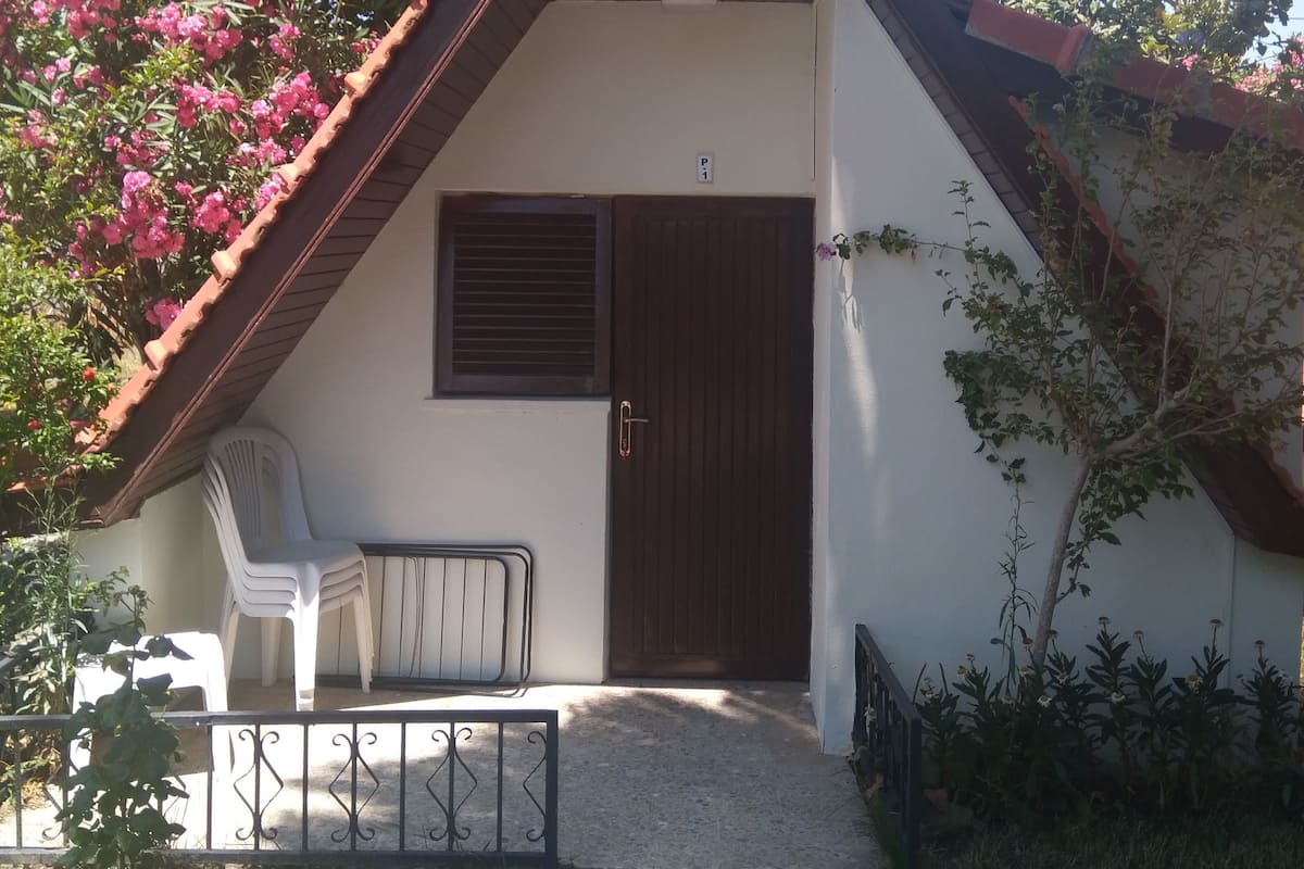 Basic Bungalow | 1 bedroom, bed sheets, wheelchair access