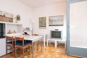 Apartamento, 1 quarto | Opções para refeição no quarto