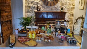 Frokostbuffé hver dag (mot et tillegg)
