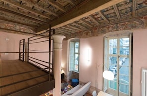 Maisonette, 1 Schlafzimmer | Wohnbereich | Flachbildfernseher