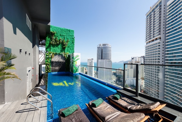 Outdoor pool, a rooftop pool, open open 24 hours, sun loungers - Ivy Nha Trang hotel (Nha Trang)