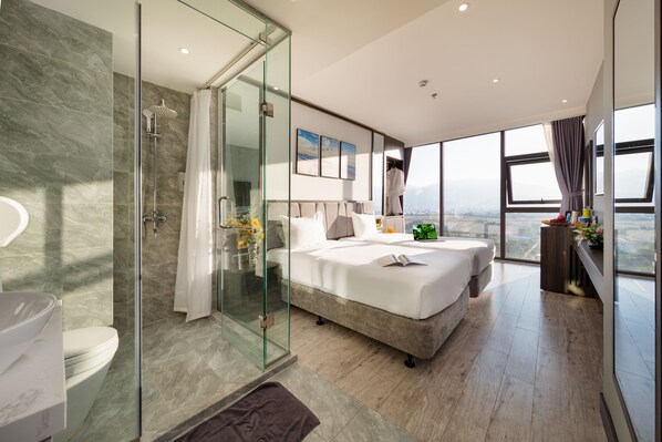 Minibar, in-room safe, desk, laptop workspace - Ivy Nha Trang hotel (Nha Trang)