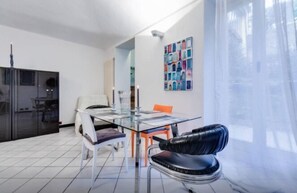 Apartment, 1 Bedroom | In-room dining