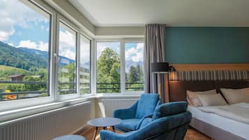 Hypo-allergenic bedding, in-room safe, blackout drapes, soundproofing