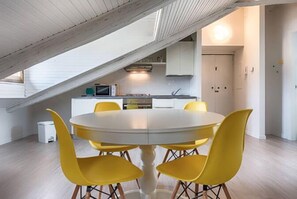 Apartment, 1 Bedroom | Private kitchenette | Full-sized fridge, microwave, oven, stovetop