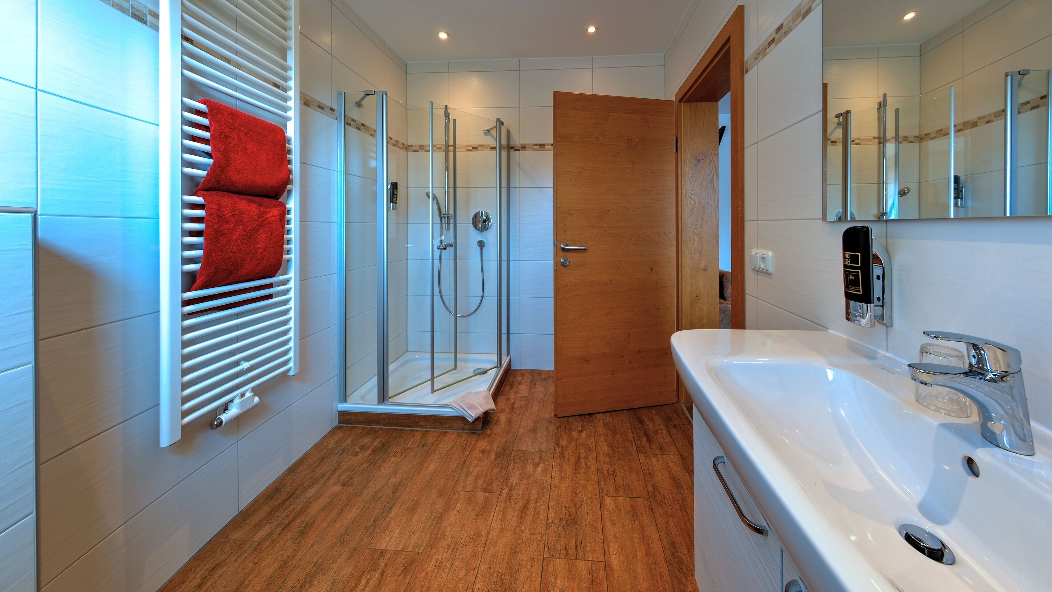 double room | bathroom | towels