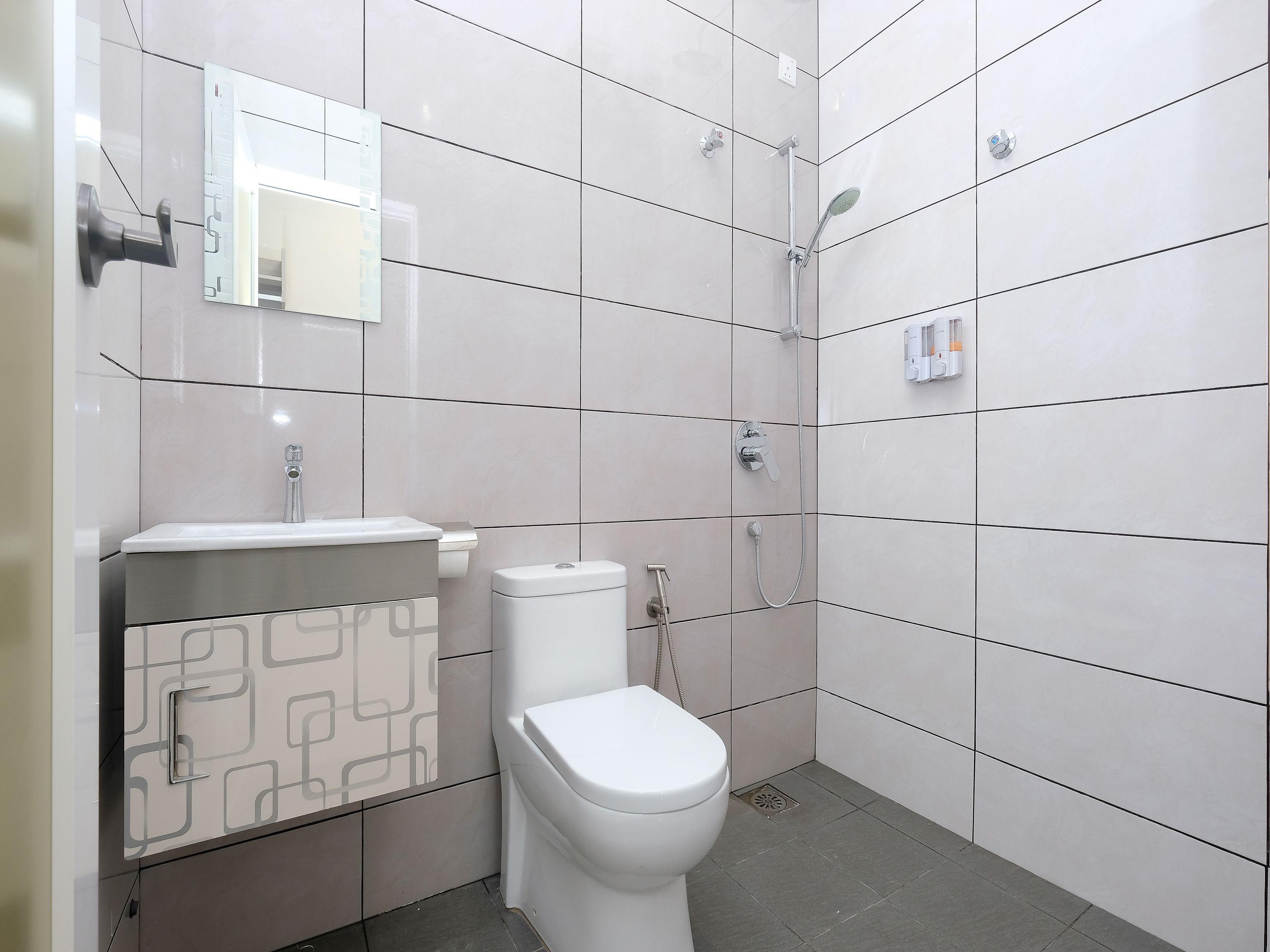 تجهيزات دش، مستلزمات مجانية للعناية الشخصية، مناشف