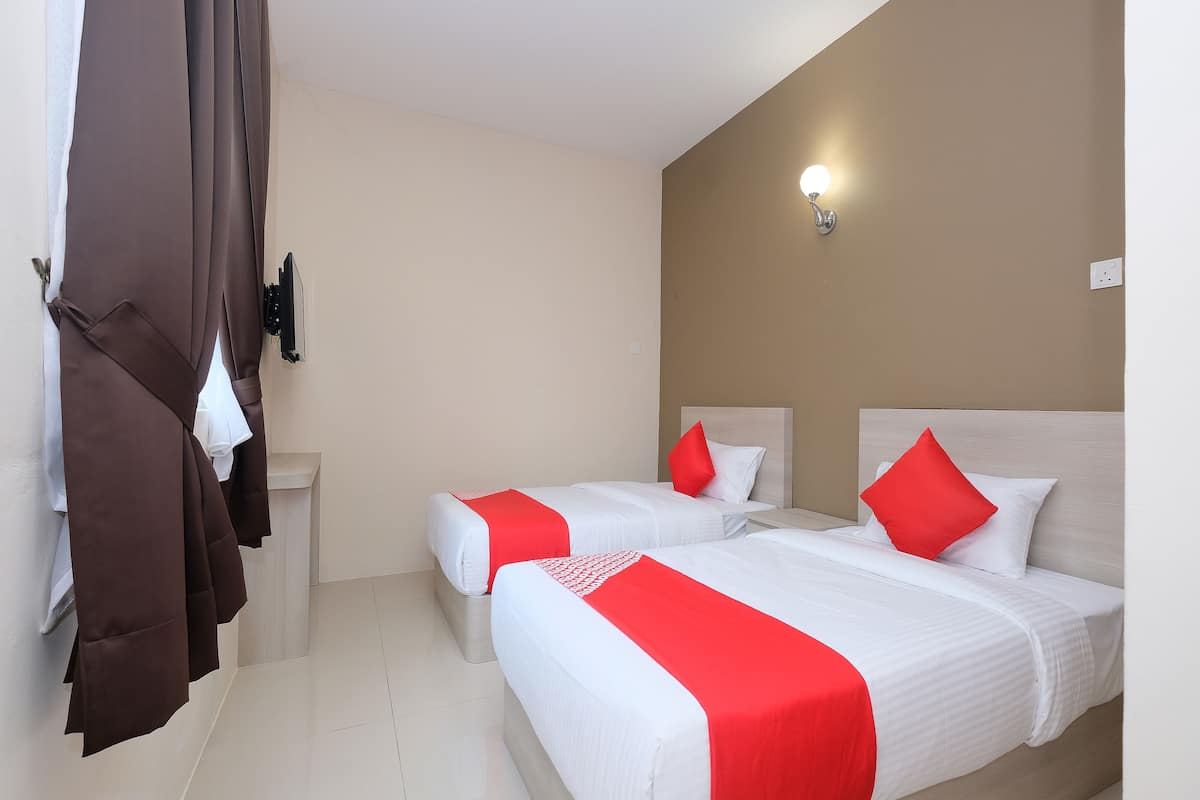 Deluxe Twin Room | Free WiFi, bed sheets, wheelchair access