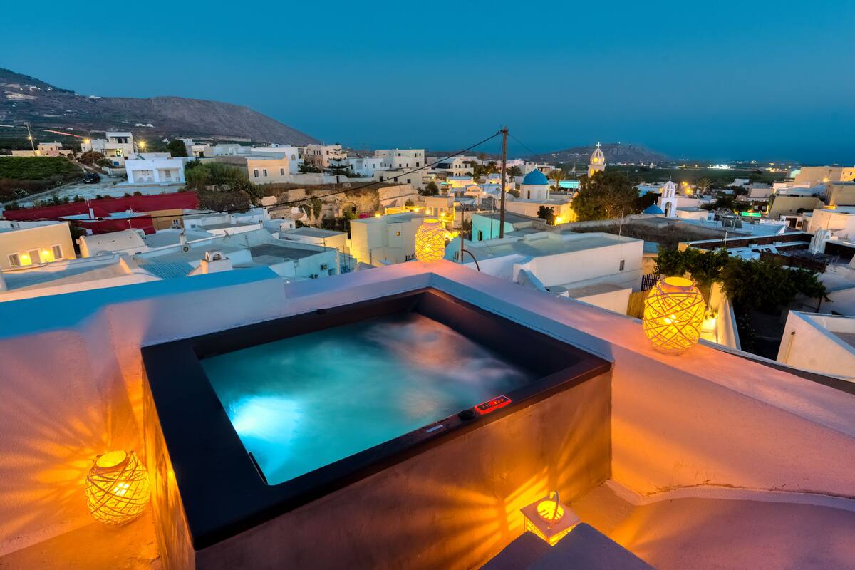 Thetis Suite with Private Hot Tub | 専用スパ浴槽