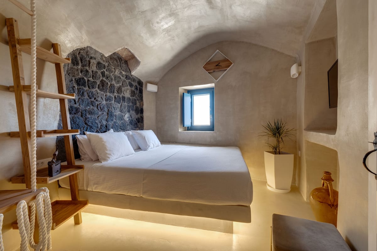 Aktea Suite with Private Hot Tub | 1 bedroom, premium bedding, in-room safe, individually decorated