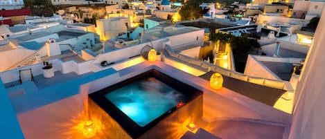 Thetis Suite with Private Hot Tub | Tina de hidromasaje privada