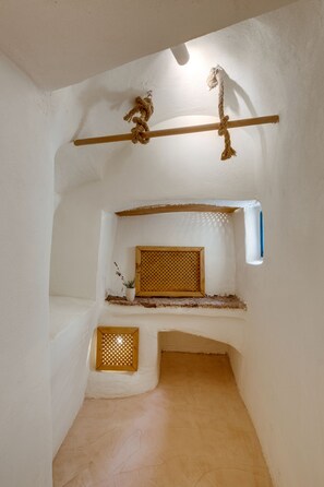 Interior - Pasithea Luxury Suites (Santorini)