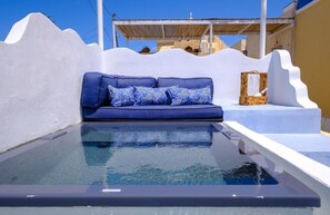 Meliti Suite with Private Hot Tub | Premium bedding, in-room safe, individually decorated - Pasithea Luxury Suites (Santorini)
