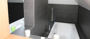 Bathroom sink - B&B Aux Chambres du Heimbach (Wingen)