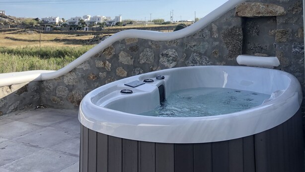 豪華套房, 海景 (with Outdoor Jetted Tub) | 客房內保險箱、書桌、筆電工作空間、隔音