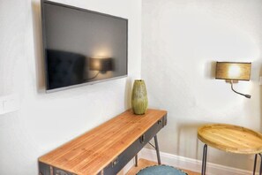 Comfort Quadruple Room, Private Bathroom (external) | Room amenity - Domus D'Angelo B&B (Formia)