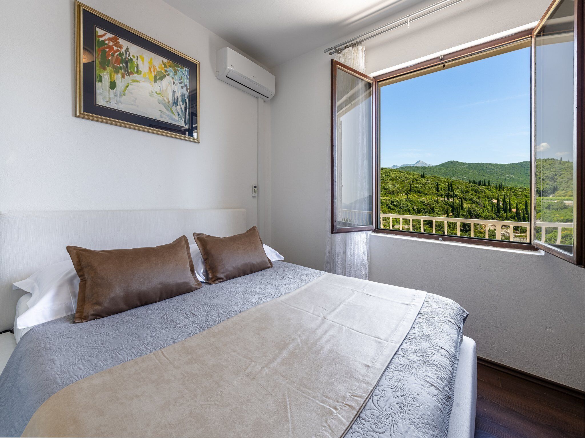Ropa de cama de alta calidad y tabla de planchar con plancha 