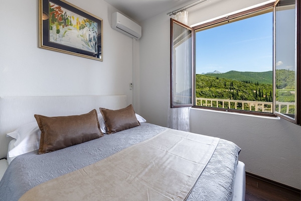 Double Room (Guest House Rooms Rose - Romantic Dou) | Premium bedding, iron/ironing board, free WiFi, bed sheets