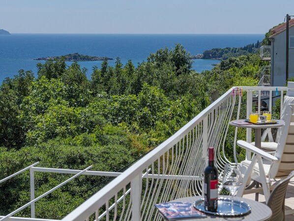 Double Room (Guest House Rooms Rose - Romantic Dou) | Balcony