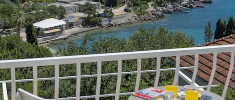 Kamar Double (Guest House Rooms Rose - Romantic Dou) | Balkon