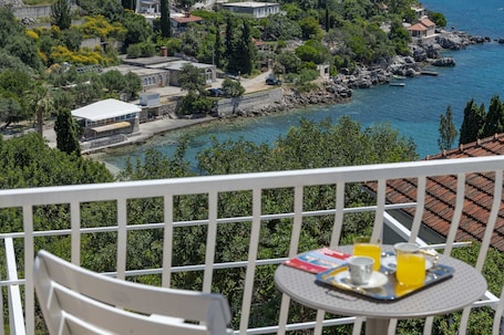 Double Room (Guest House Rooms Rose - Romantic Dou) | Balcony. Guest House Rooms Rose