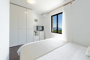 Double Room (Guest House Rooms Rose- Comfort Doubl) | Premium bedding, iron/ironing board, free WiFi, bed sheets
