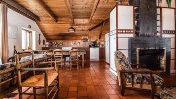 Traditional House, 4 Bedrooms | Living area | Fireplace