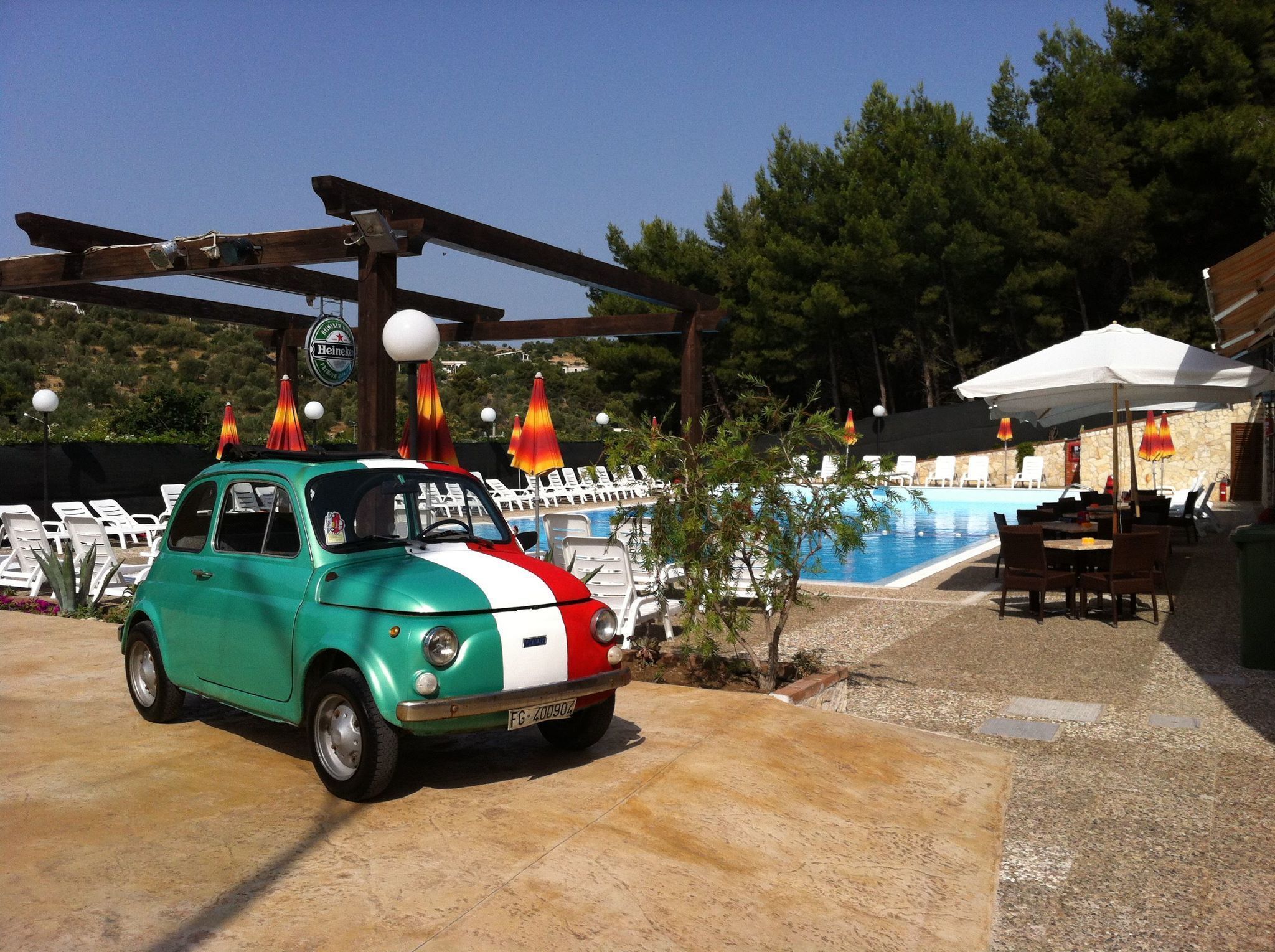 季節限定屋外プール、プール パラソル、サンラウンジャー