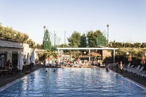 Seasonal outdoor pool, pool umbrellas, pool loungers - Villaggio Turistico Defensola (Vieste)