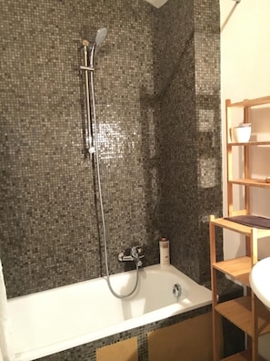 Shower, rainfall showerhead, towels