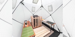 Basic-lejlighed - ikke-ryger (Glamping,Open-air bath and Tent Sauna) | Badeværelse | Separat badekar og bruser, kildevandsbad, gratis toiletartikler