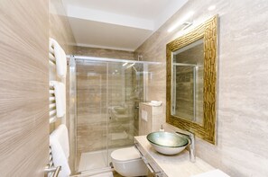 Shower, hair dryer, towels, soap - Villa Dolores Apartments  (Dubrovnik)