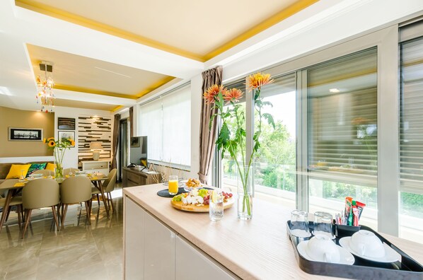 電冰箱、微波爐、爐台、洗碗機