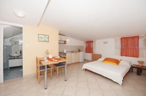 Studio, Terrace, Sea View | Premium bedding, free WiFi, bed sheets - Apartments Jasenka Supetar (Supetar)