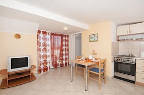 Studio, Terrace, Sea View | In-room dining - Apartments Jasenka Supetar (Supetar)