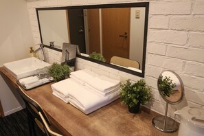 Flat-screen TV - N.33 Hakata Sta. East (Fukuoka)