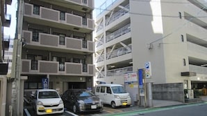 A multi-story parking garage with several cars parked inside. - TABIGOYA LIFE＆TRIP HAKATA EAST (Fukuoka)