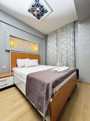 Apartamento familiar, 2 habitaciones, cocina, vistas a la ciudad | Decoración individual, mobiliario individual, escritorio