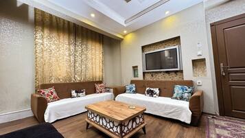 Appartement Familial, 1 chambre, cuisine, vue ville | Coin séjour