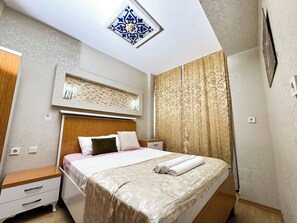 Decoración personalizada, muebles diferentes y escritorio