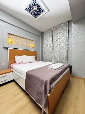 Decoración personalizada, muebles diferentes y escritorio 