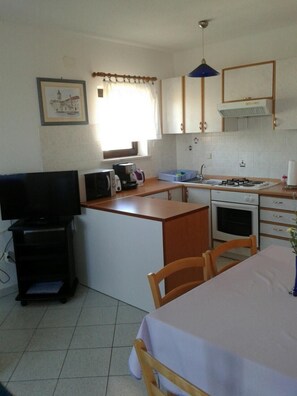 Apartment (Apartments Magda - Two Bedroom Apartm) | Dining room