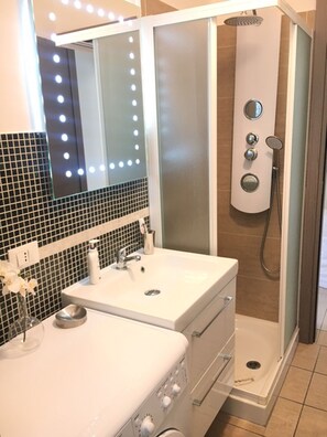 Apartment, 1 Bedroom | Bathroom | Shower, rainfall showerhead, free toiletries, bidet - Boston 73 (Turin)